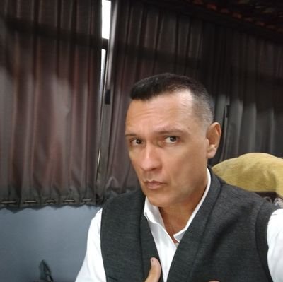 Conductor profesional en grupo Pullman de Morelos