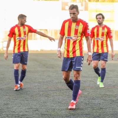 Jugador de @FCVilafranca ⚽️

Segundo entrenador de @elbarrioklk_ 🤞