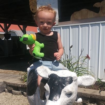 BrittPaige88's profile picture. Boy Mom💙 Tim Hortons🍩☕ 32✌ Gemini♊