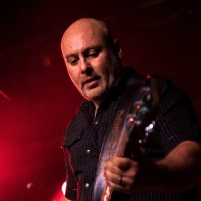The official Twitter page of David Haskayne, Bass player with English hard melodic rock band Fugitive. Be sure to also follow @fugitiverock
