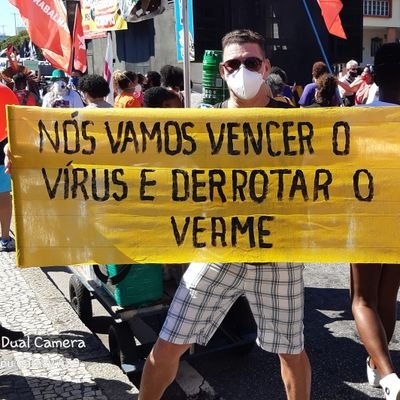 Militar de esquerda, antifascista, antiracista e terrivelmente antibolsonaro e antibolsonarista.