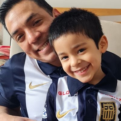 Psicólogo clínico-comunitario. Aficionado al fútbol, otros deportes y la salsa..