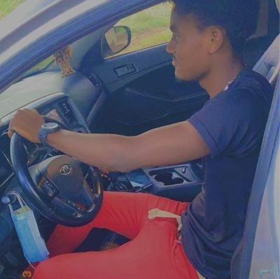 soy Roody tengo 22 anos ahora estudian el jugadores 🇭🇹🇩🇴
