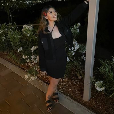 32|Girl Mom| Married to @xskvdx|Living my best life with the love of my life, our daughter and handsome dog. 💕