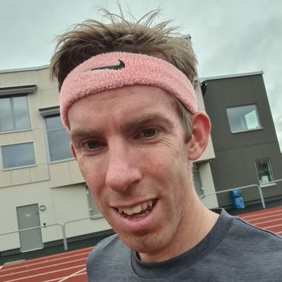 Studerar e-commerce manager. Älskar min fru, brinner för IFK Norrköping och tycker om att springa långt och mycket.