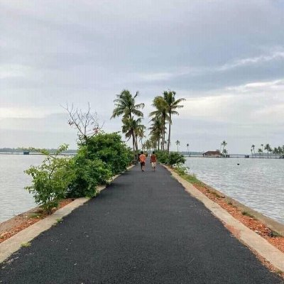 আমি অতি সাধারণ একজন মানুষ। অসাধারণ হবার তেমন ইচ্ছে নেই। তবে স্রষ্টার সন্তুষ্টি অর্জনে নিজেকে ব্যপৃত রাখার চেষ্টা করি। আমি মানুষকে অনেক বেশি ভালোবাসতে চাই।