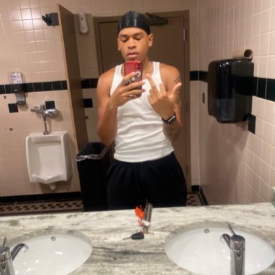 otfrobert_'s profile picture. 