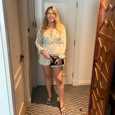 _lozclare's profile picture. I am selfish, private and easily bored, will that be a problem?