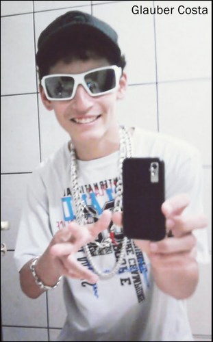 Sou uma pessoa q é de bem com a vida, adoro fazer muitas coisas e assim como todos tambem tenho meus defeitos.


glaubinho3m