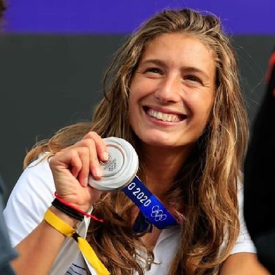 Joueuse de Rugby à 7 (internationale) - Etudiante à TBS - 
A participé aux JO de Rio 2016
🥈 Coupe du monde San Francisco 2018
🥈 JO Tokyo 2021