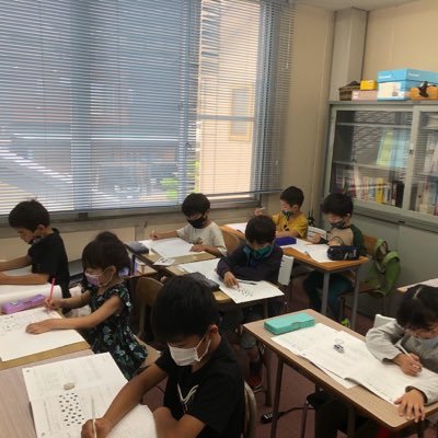 東塾が前進の中学受験塾、中学入試研究会です。今は少人数制で中学受験、私立中学生、高校生と幅広く指導しております。大手とは異なり手厚いcare、親身ある指導にて頑張ってます！