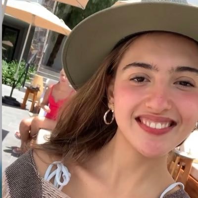 Laurmzanaya's profile picture. 