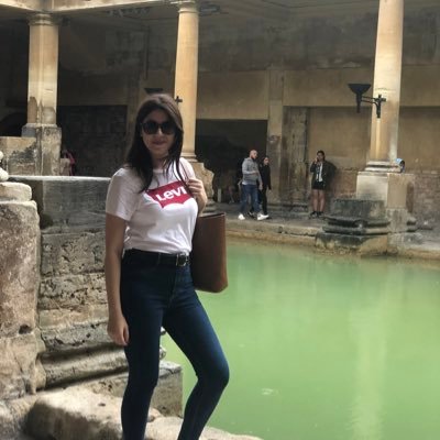 englishtutor572's profile picture. Linguist