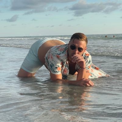 lanadelrob24's profile picture. my tweets aren’t protected and neither are you. i write songs, make videos and tweet jokes cuz comedy helps me cope. DEBUT ALBUM OUT NOW $RobReuter