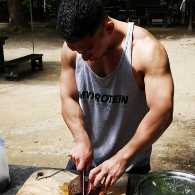 気ままにtweetしてます。 筋トレ好きです。料理はもっと好きです。新宿三丁目でご飯屋やってますのでよかったらお立ち寄りください🌱