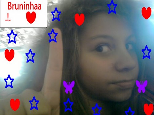 Ah , eu sou aquela menina simples , que gosta das coisas do jeito que são .

Sou meiga , Amiga , feliz , sincera ...

Simplismente sou eu mesma ♥