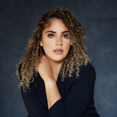 Comunicadora de profesión y marketera digital por pasión. Mamá de Santiago