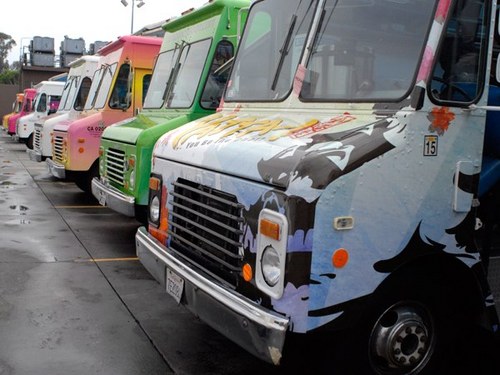 Follow all of WEST LA's Twitter food trucks at once! Why follow tons of food trucks that are never around? Boom.