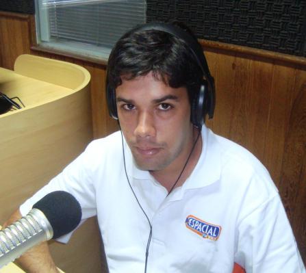 Alexandre Alves, locutor e reporter Espacial FM/ JC Notícias. Pará de Minas... o reporter rock and roll!!!