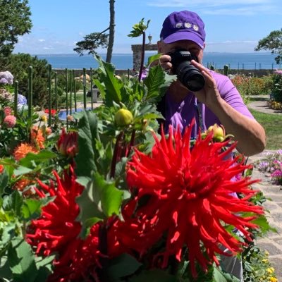 Retired News Photographer @NBCCONNECTICUT @WWLP-SPRINGFIELD Now I stop for flowers and birds. Instagram-thrulynnslens