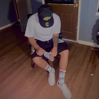 LaraLerenzo's profile picture. Worried about my self 🗣🤷🏽‍♂️