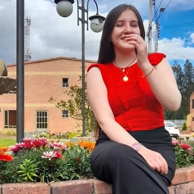 @Lapalabra del pueblo 💜 UMNG Derecho 🕵♀️ Teatro Musical 👩🎤💃 Comedogs 🦊 Coro 💫🤍 Deus 🍁 Mujer 🌈🎭