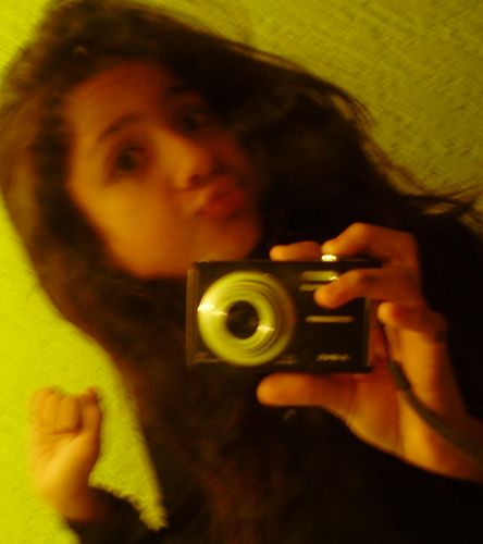 Bom eu ñ muito oke contar de miim pk cada um de vcs acham diferente.Entao só tenhu ke declarar que eu sou linda , gentiil para algumns e super feliz.{ME SIGUAM}