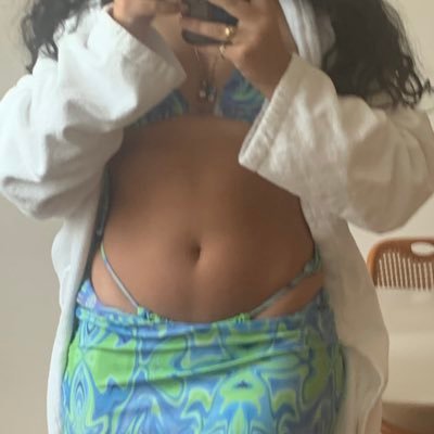 datbitchhdoe's profile picture. baddie with a hot body & a cold heart