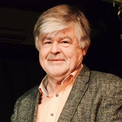 In Linz geboren. Redakteur bei 