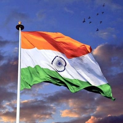 RahulKThakur7's profile picture. ये मेरा देश है
इस से मैं चुपचाप मोहब्बत करता हूँ!
अपनो की जहालत से इसकी
हर रोज़ हिफ़ाज़त करता हूँ!!