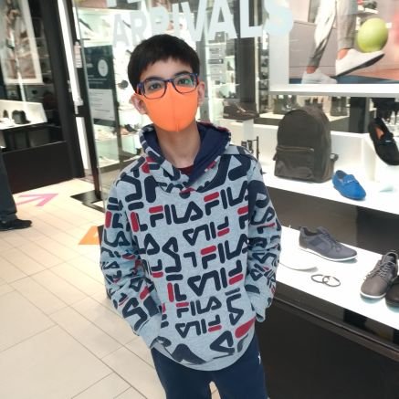 hi i m qasim n i live in canada.............