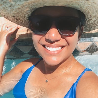 TAMU ‘14 | corgi ❤️ | wifey | travel 🗺 | keeping 🦠 away from your food |