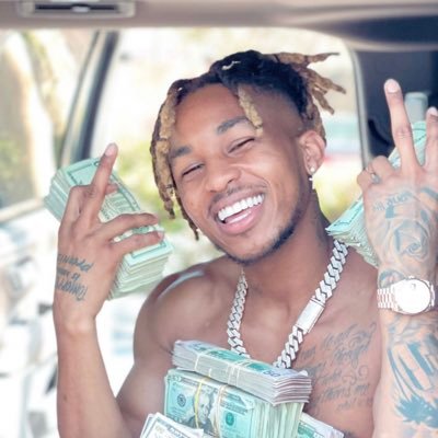 Dotcomm52685156's profile picture. Making money