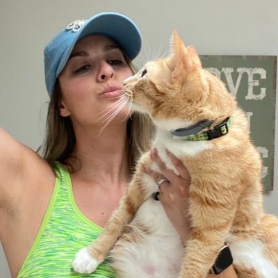 @NewPaltz Alum✌🏼🌻 • Hiker⛰• Axe Thrower🪓 • Cat Mom 🐈 🐈 • Mets Fan⚾️ #LGM |  🛍 Shop Owner: IG @ElevenandEast • 🐈’s IG: @littleorangegoose