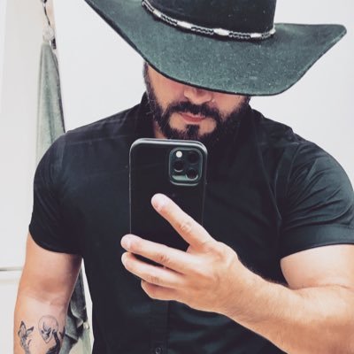 KINGLUI__'s profile picture. I’m just going to pretend that didn’t happen. 🤷🏽‍♂️