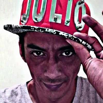 juliodiaz83's profile picture. Improvisador, progre, ateo, medio zurdon, antifujimorista con orgullo (y todo eso que no te hace dormir en Twitter ) y un eterno amante de la chela y el ceviche