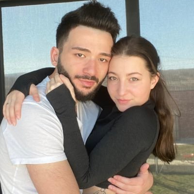 Shapr is an international healthy lifestyle brand founded by a couple from Georgia Eliso & Giorgi including an online-school platform and its NFT collection