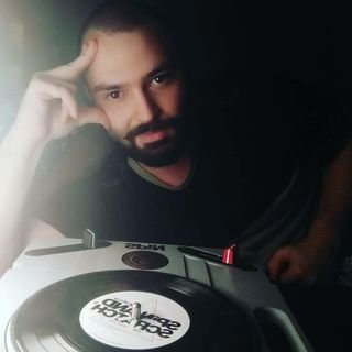 🇨🇭/🇮🇹 Software Developer, DJ/Beatmaker, Crypto Enthusiast.