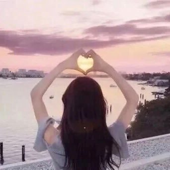 A girl who likes food and travel dreams of traveling all over the world
