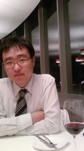 증권부 산업부 사회부를 거쳐 다시 산업부 기자. 롯데자이언츠는 모태신앙급.