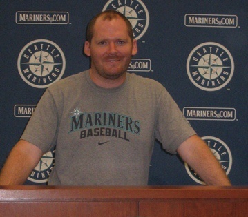 jdougie_v6's profile picture. If one or more of the following are in my hand I'm a happy guy: my lady, my boy, a spirited bev, fishing rod, golf club, cigar, or gadget!