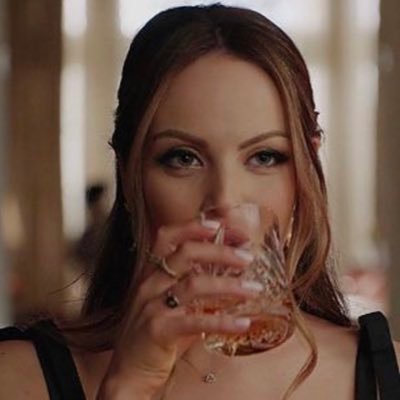 whofallon's profile picture. eu e a fallon ouvindo fã clube