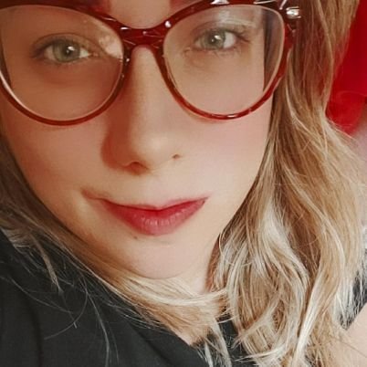 Saiba q a vida não dá nem empresta, não se comove, nem tem piedade, td q ela faz é retribuir aquilo q oferecemos a ela.(Kátia Capdevilla, PCD Casas Andre Luiz)