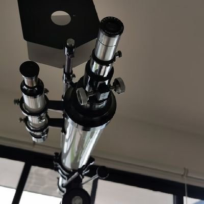 El microscopio empieza donde el telescopio termina. (Victor Hugo)
Estudio la licenciatura en Derecho en la Universidad Modelo
