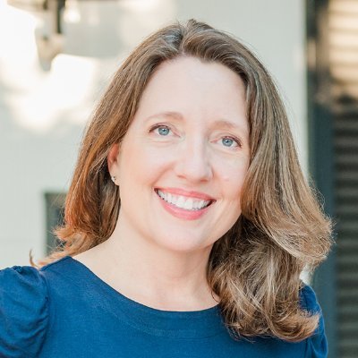 Designer @CreativUmbrella / Ambassador @ZvilleChamber / Past President @SMPSdc / ✈️ Traveler learning languages one 👋 Hello | Ciao | 안녕하세요 | 你好 @HelloTalkApp