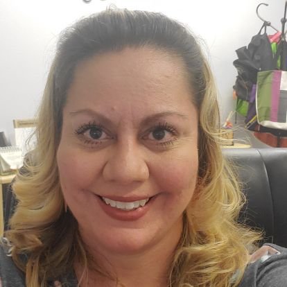 AnamartinezLms's profile picture. Momager & Educator