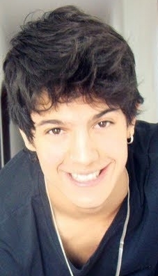 Geente reckearam meu twitter o outro :( http://t.co/ztISGqkSzW Minhas fotos :)