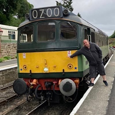 East Midlands based railway enthusiast, tram driving Notts County fan, enjoys the occasional day out on full size railways and playing with 1:76 scale trains.