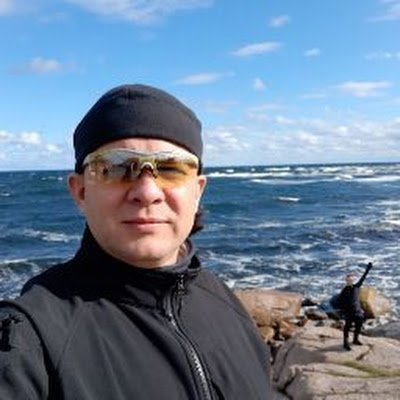 „Jeśli chcesz naprawić świat, to idź do domu i kochaj swoją rodzinę.”
Mąż / ojciec / syn / brat / przedsiębiorca / wiceprezes ŚZPP