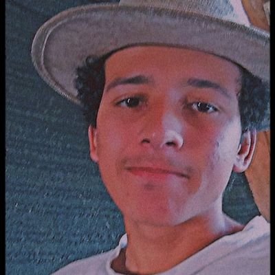 sou apenas um jovem em busca de um futuro melhor em meio de tanta desordem.